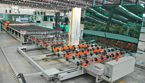 中國玻璃切割機(jī)產(chǎn)業(yè)目前依然是一個外向型的產(chǎn)業(yè) 中國玻璃切割機(jī)產(chǎn)業(yè)目前依然是一個外向型的產(chǎn)業(yè)